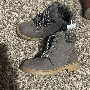9T hiking boots